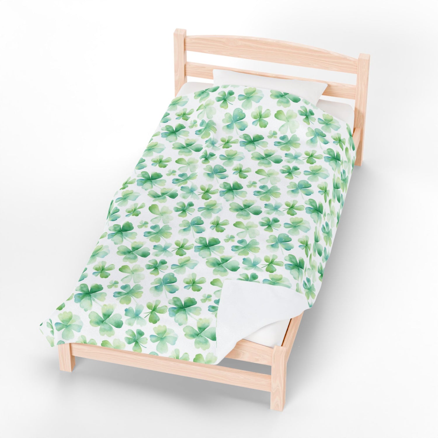 St. Patrick's Day Velveteen Plush Blanket, Cozy Throw for Home Decor, Shamrock-Patterned Soft Blanket for Kids and Adults