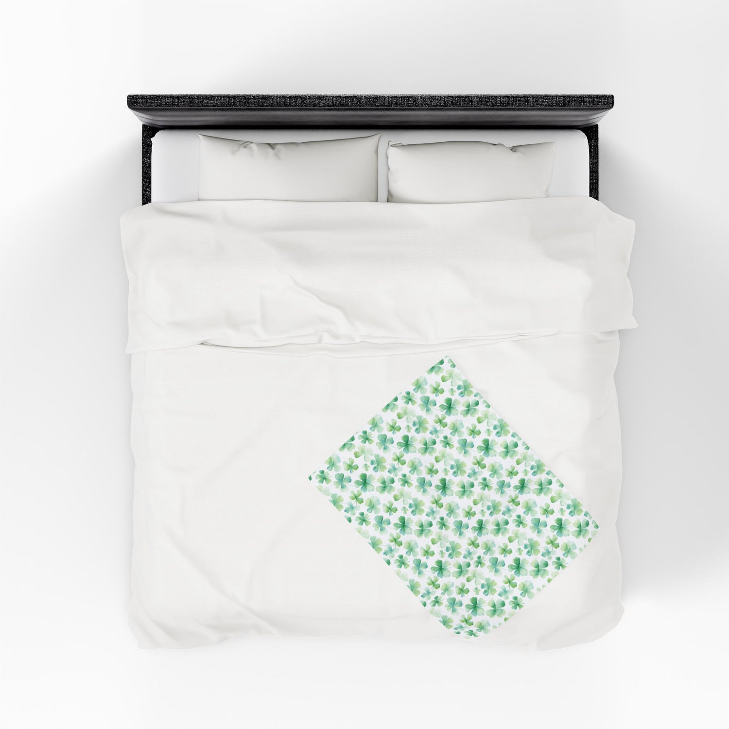 St. Patrick's Day Velveteen Plush Blanket, Cozy Throw for Home Decor, Shamrock-Patterned Soft Blanket for Kids and Adults