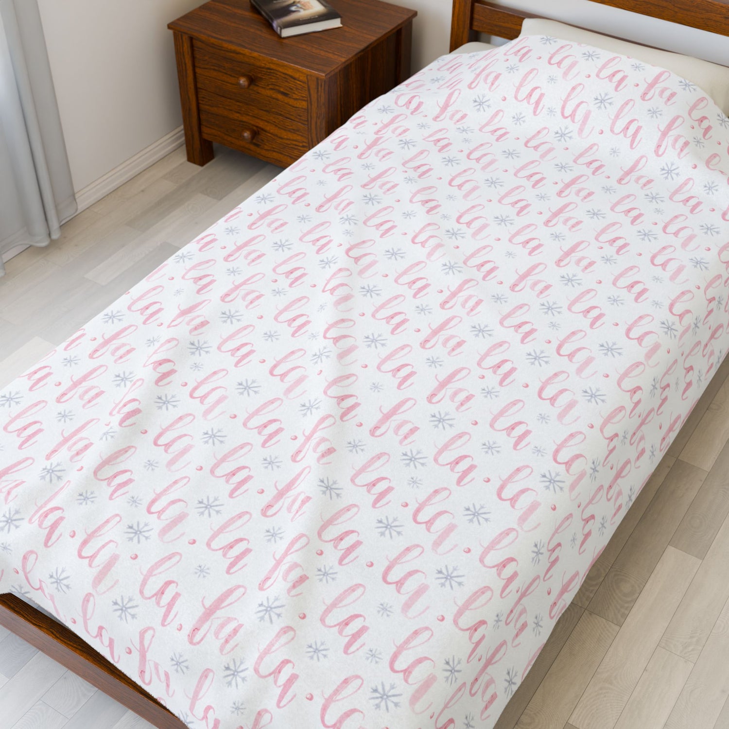 Cozy Velveteen Plush Blanket, Soft Throw, Warm Decor, Perfect for Home, Baby Showers, Gift for New Moms, Snuggly and Stylish