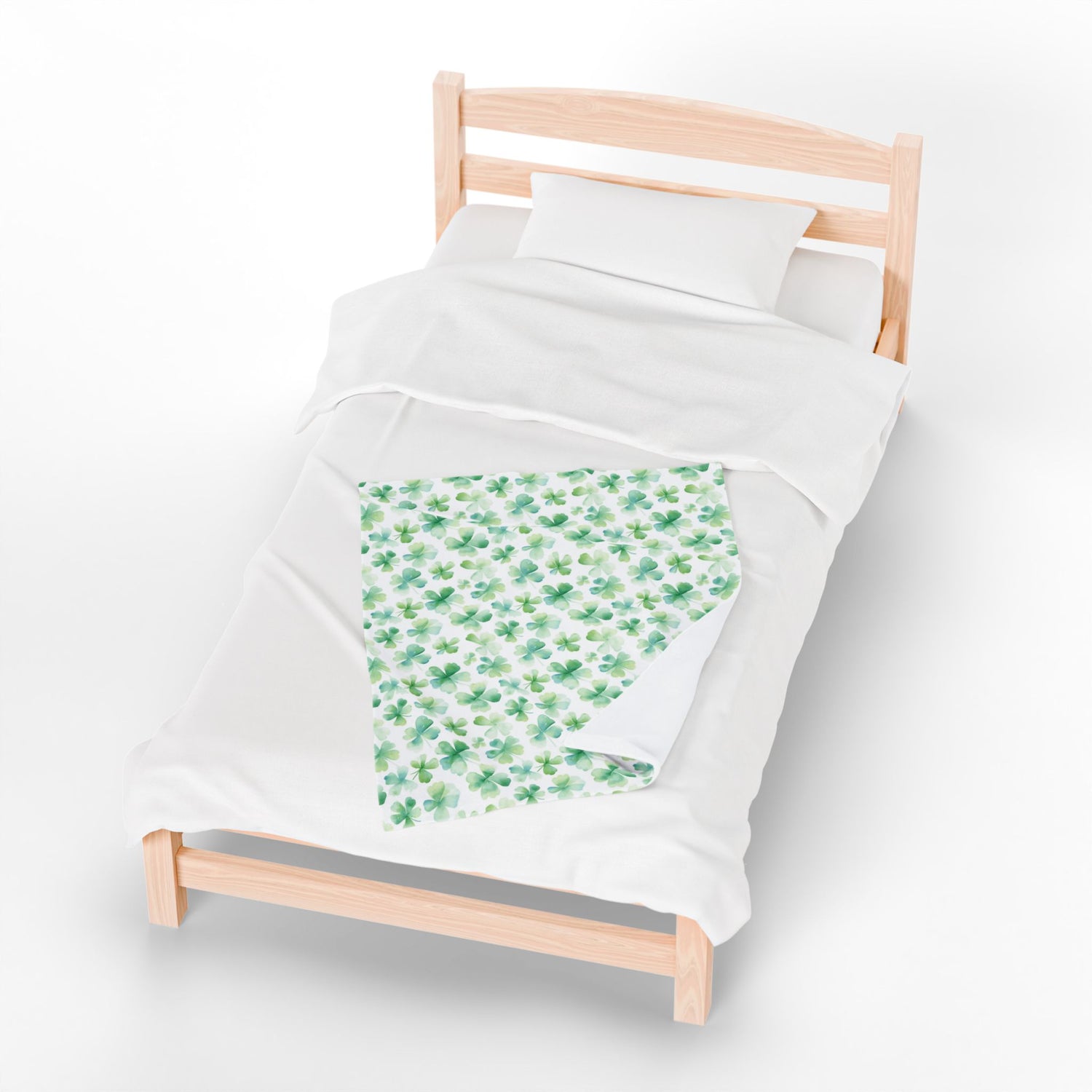 St. Patrick's Day Velveteen Plush Blanket, Cozy Throw for Home Decor, Shamrock-Patterned Soft Blanket for Kids and Adults