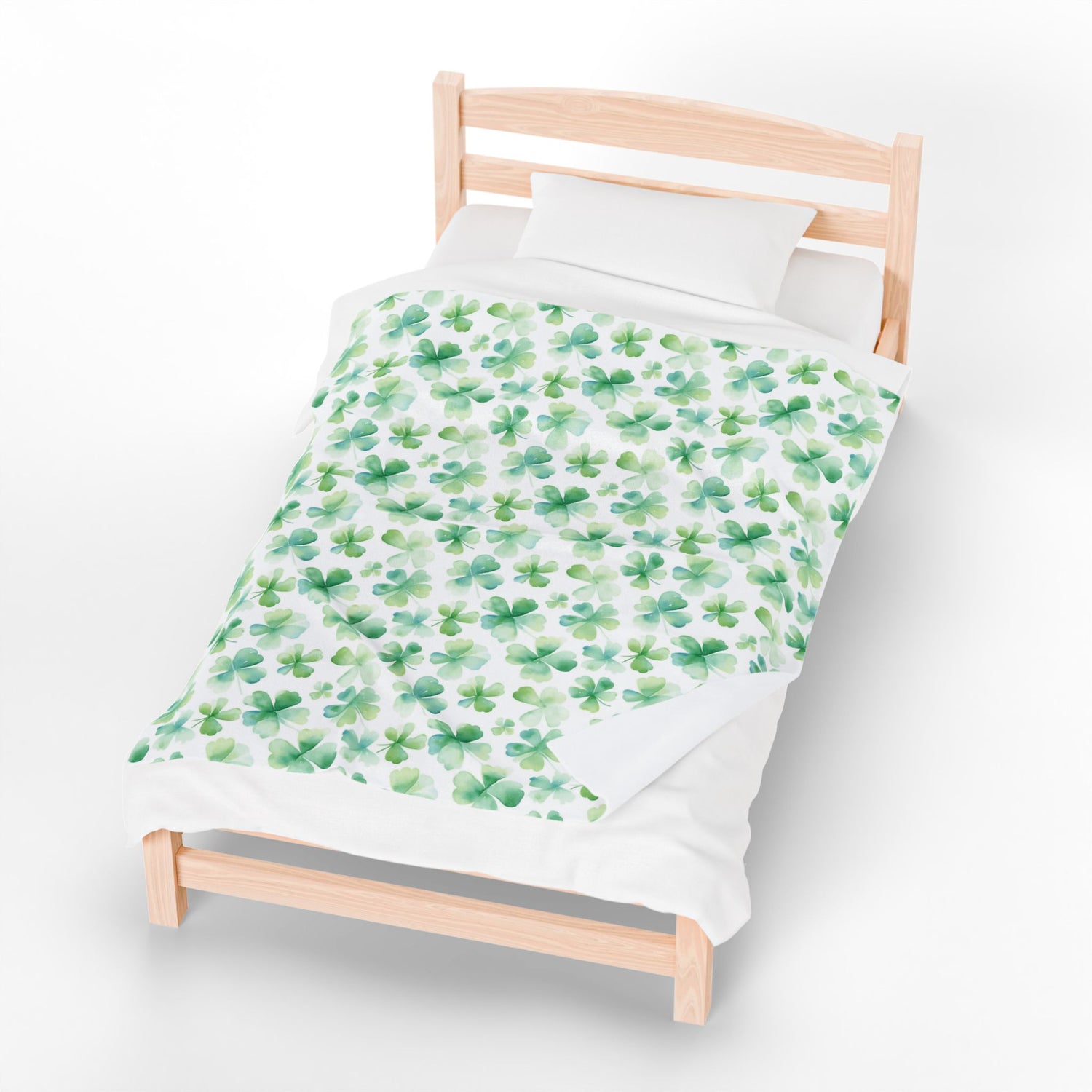 St. Patrick's Day Velveteen Plush Blanket, Cozy Throw for Home Decor, Shamrock-Patterned Soft Blanket for Kids and Adults